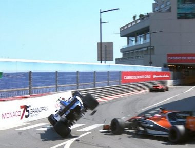 F1: Η τούμπα του Wehrlein μετά από σύγκρουση με τον Button (βίντεο)